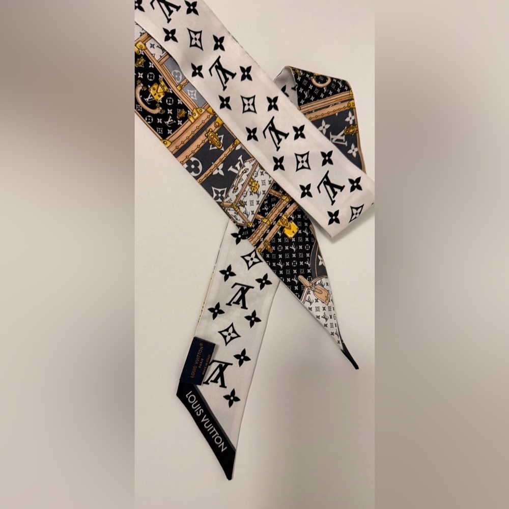 ✨ 100% Authentic Louis Vuitton Silk Bandeau – Trunks & Monogram Print
